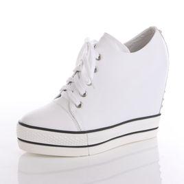 内增高鞋是一种在鞋子内部增