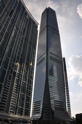 环球贸易广场(internationalcommercecentre,简称icc)位于香港西九龙