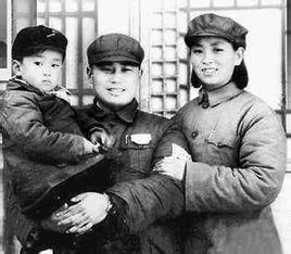 韩岫岩是中国人民解放军一代名将王近山中将(1955年