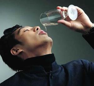 因为长期喝酒而造成的<em>胃疼</em>该<em>怎么办</em>?_内科_胖