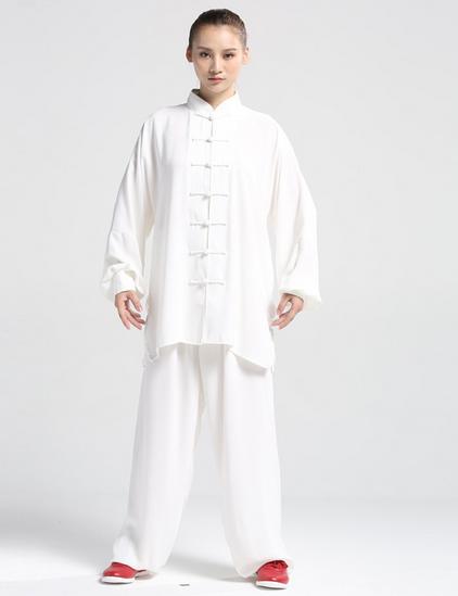 太极服,常按照中国民间传统服装样式制作