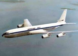 707于1954年试飞,飞机的机体设计部分与波音战时开发的c97/377型接近