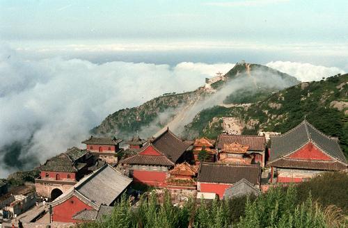 泰山古建筑群,位于山东省泰安市城区北,与济南市接界地区.