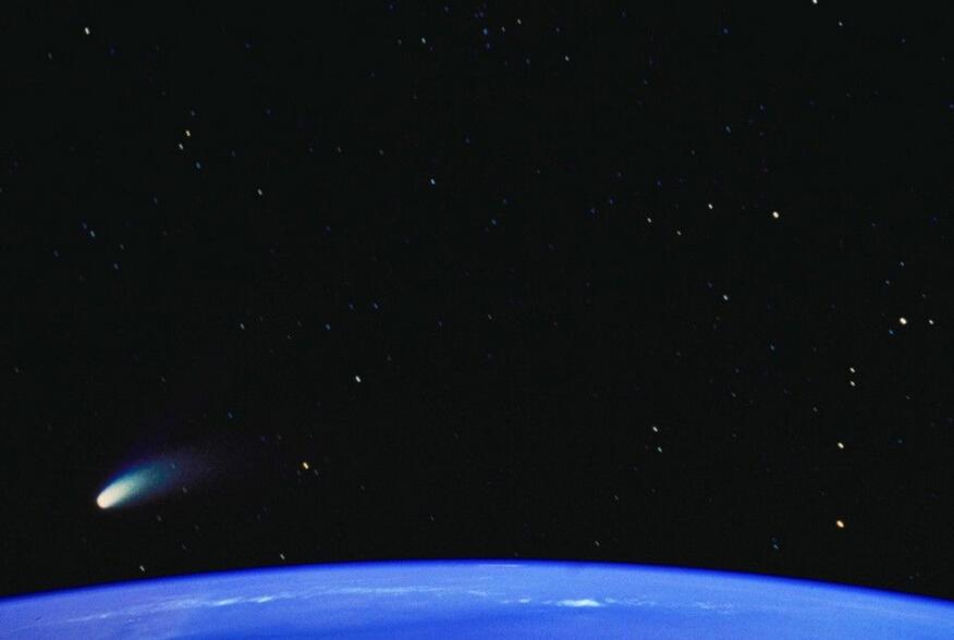 什么句子可以用来形容海尔波普彗星?