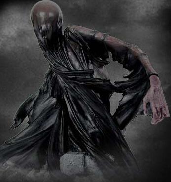 摄魂怪(dementor)是登场于《哈利波特与阿兹卡班的囚徒》中的一种生物