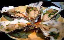 生蚝含18种氨基酸,肝糖元,b族维生素,牛磺酸和钙,磷,铁,锌等营养成分