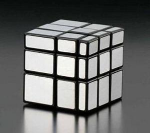 镜面魔方,表面的银色贴纸可以反光