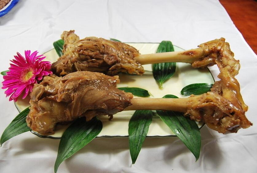 清真菜是中国五大菜系之一.