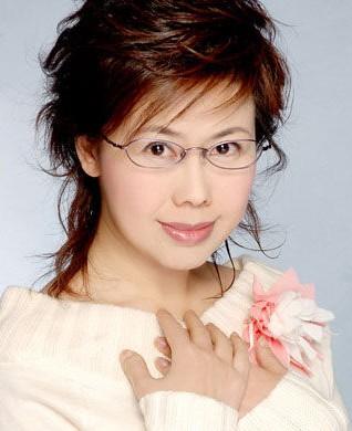 赵丹军,女,著名节目主持人,毕业于吉林大学中文系.