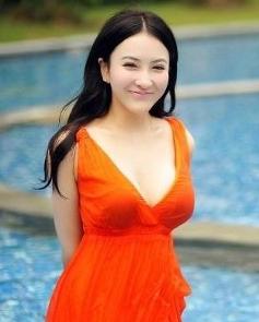 杨若惜内衣_美艳尤物杨若惜性感露乳松软床上诱惑写真