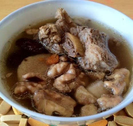 健脑核桃排骨汤