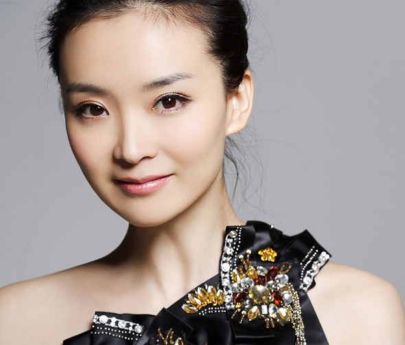 王艳(rebecca,1974年2月11日-),出生于山东省青岛市,毕业于北京舞蹈