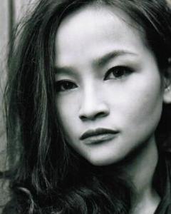 伍佳丽,中国大陆新晋女歌手.