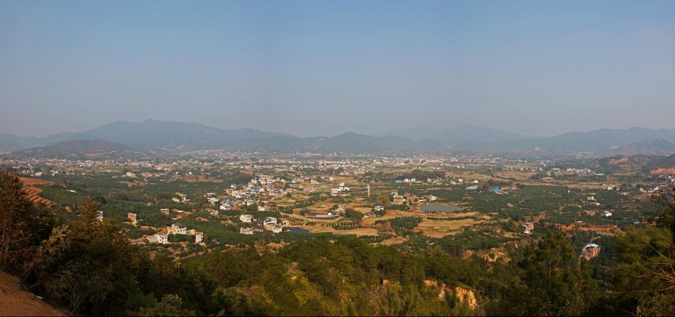 石扇镇,隶属广东省梅州市梅县区,位于梅县区北部,镇政府驻中和圩,距