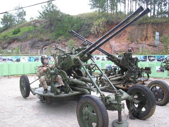 用于取代55式37毫米高射炮,1965年设计定型并投入大批量生产,装备部队