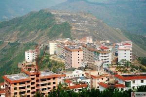 龙角镇位于云阳县南部,距云阳镇33千米.三峡工程移民搬迁镇.