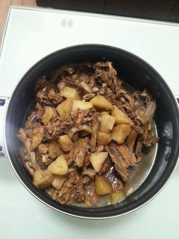 鸡架炖土豆