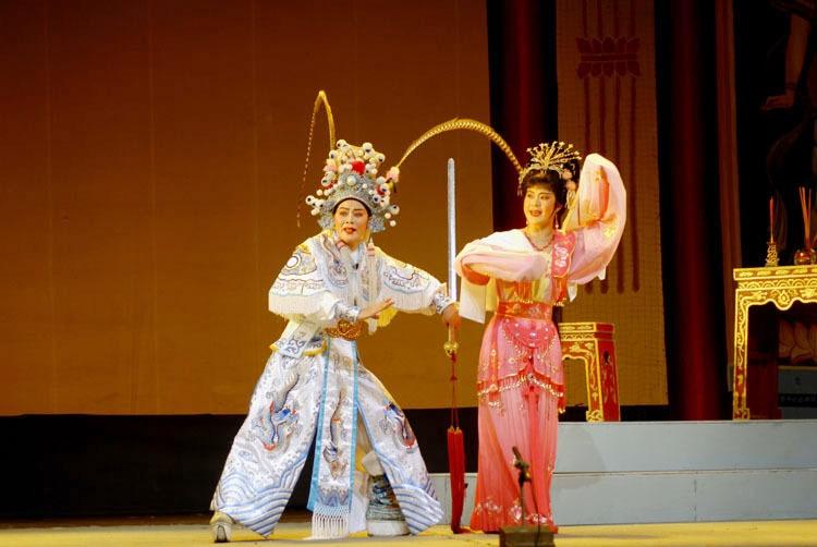 李妙娟,女,福建诏安人,女小生,广东潮剧院三团主要演员.