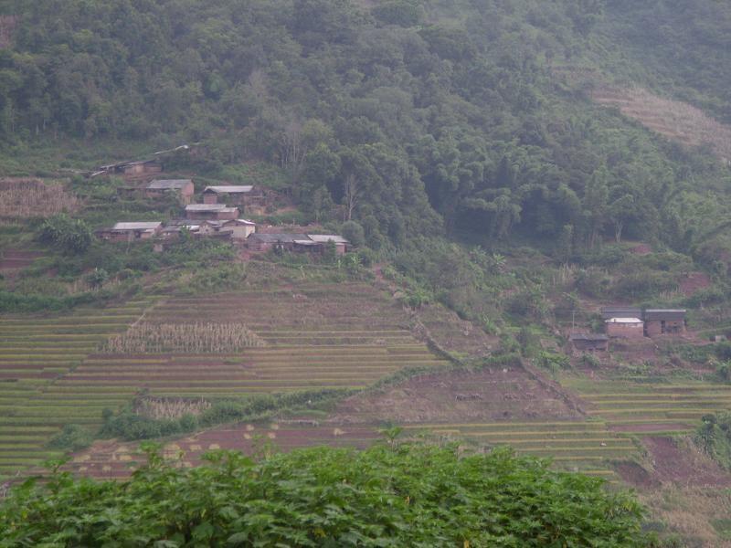 美马上寨村(包新并入中寨村)隶属于云南省红河州绿春县牛孔