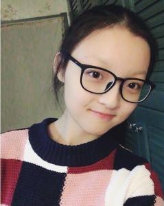 孔莹(2000年12月26日-),出生于河南省周口市,中国内地女歌手,演员 .