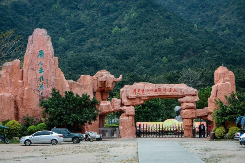 牛鱼嘴原始生态风景区简介牛鱼嘴原始生态风景区位于清远市清城区的