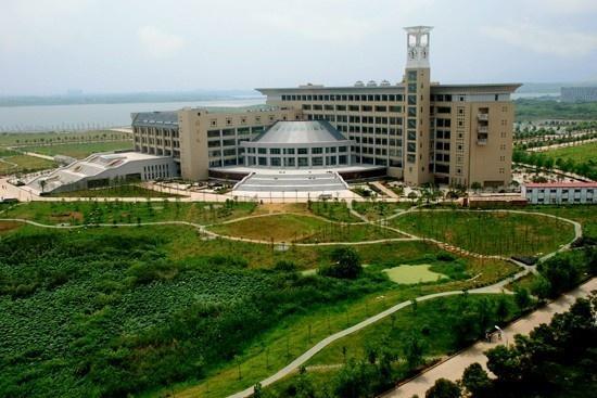 武汉科技大学图书馆始建于1958年,是湖北省