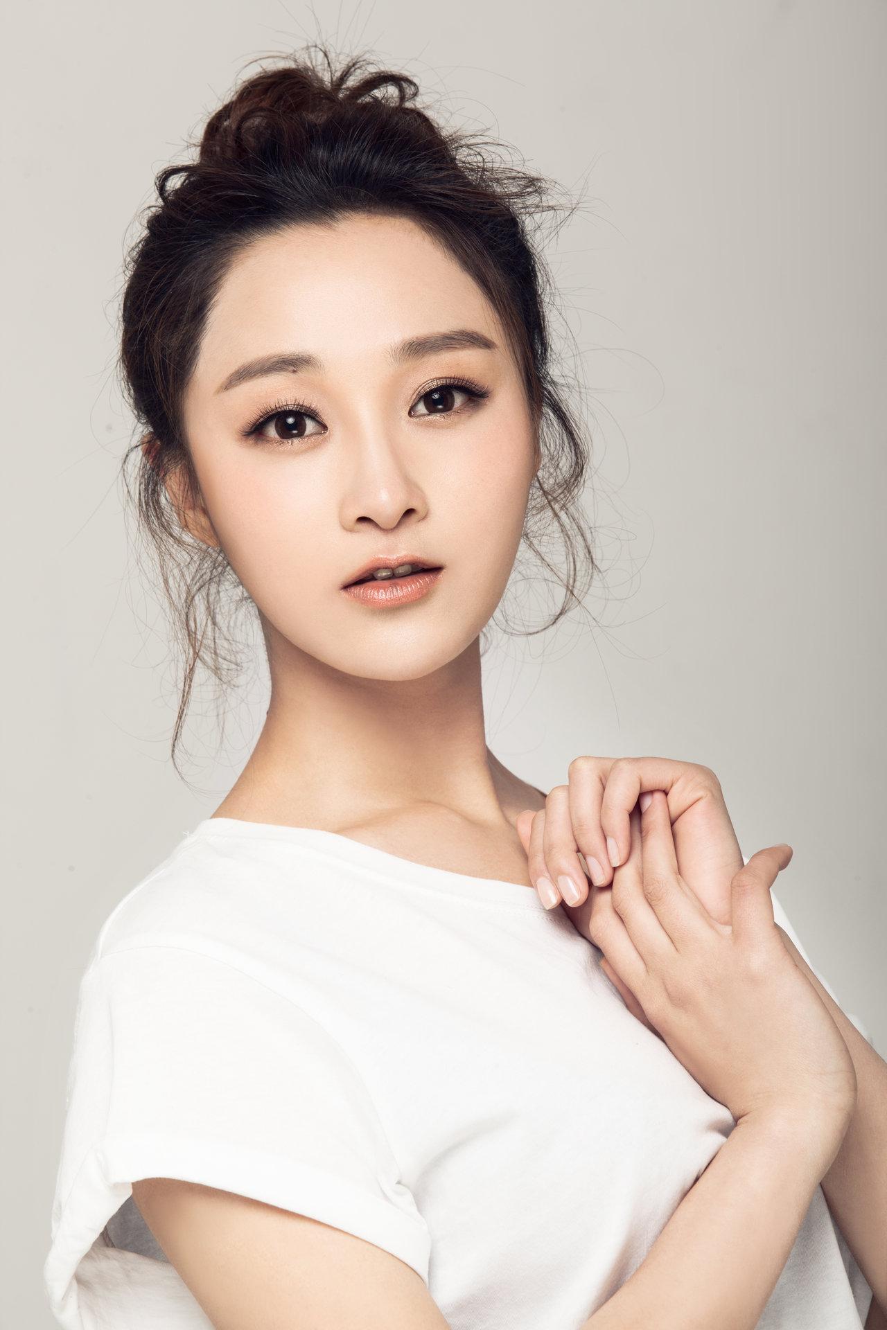 曾丽瑶,毕业于四川传媒学院,中国内地女演员.