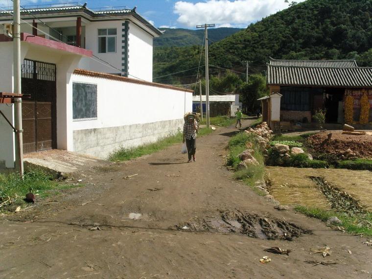 云南省大理白族自治州剑川县金华镇禄寿村.