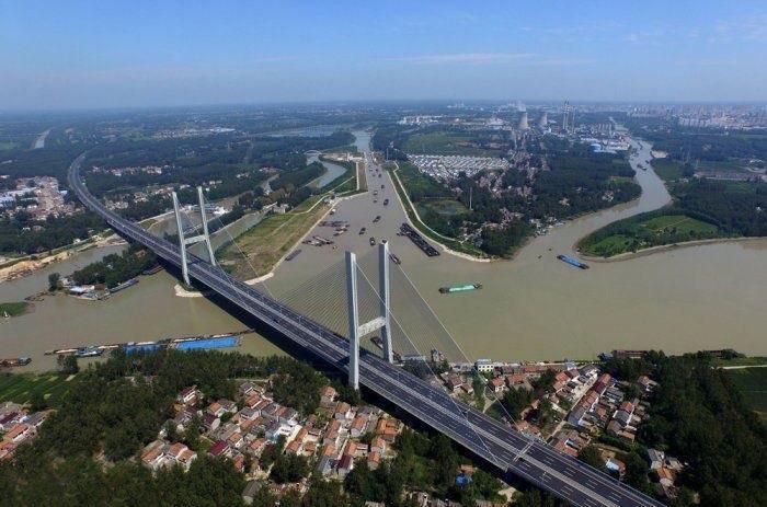 桥位于中国江苏省淮安市西郊五河口京杭运河和盐河分汊处,地处废黄河