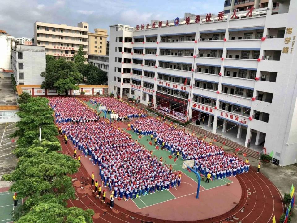 东风小学