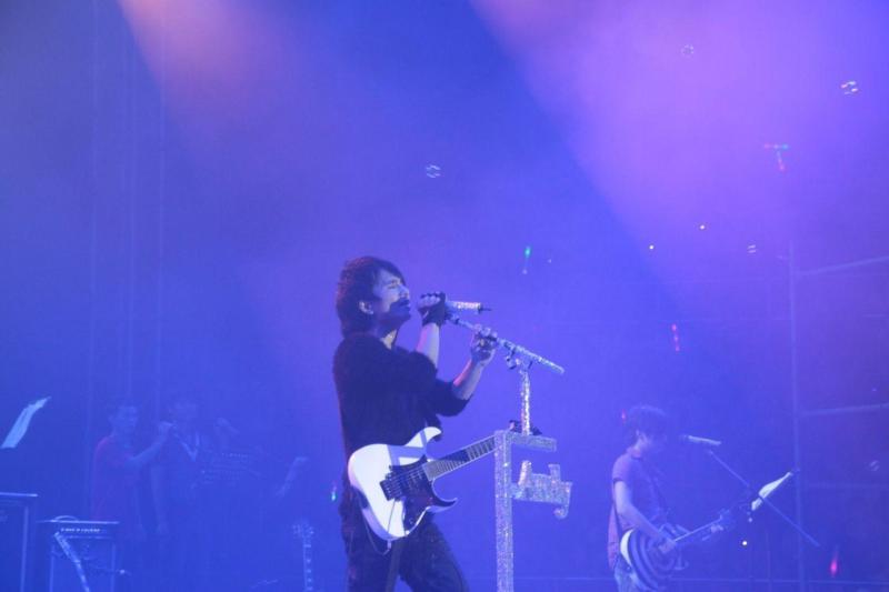 我该怎么做欢子演唱 800