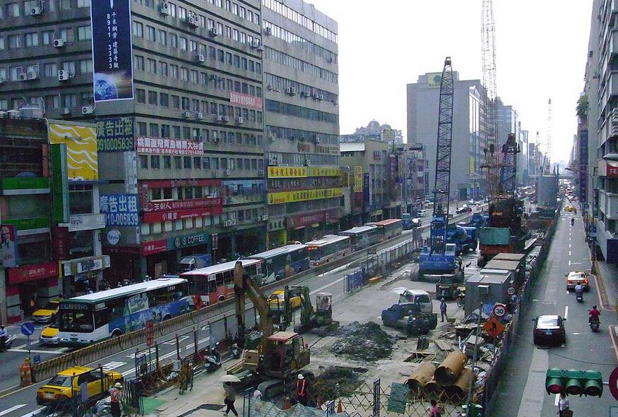 南京东路全程共有六段,为台北市的重要干道.
