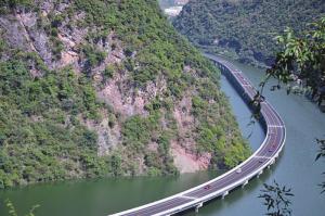 兴山"水上公路:古昭高速接线路