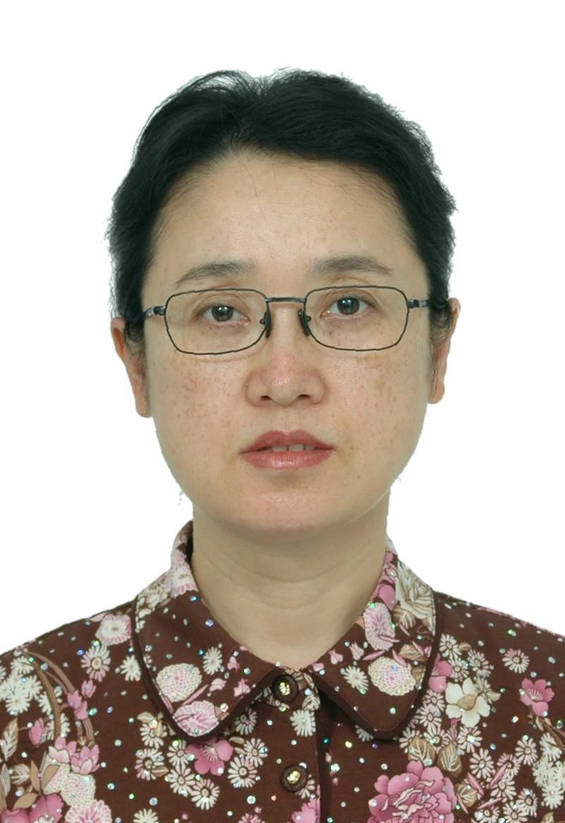 李月,女,汉族,吉林大学通信工程学院教授,研究方向是信号与信息处理.