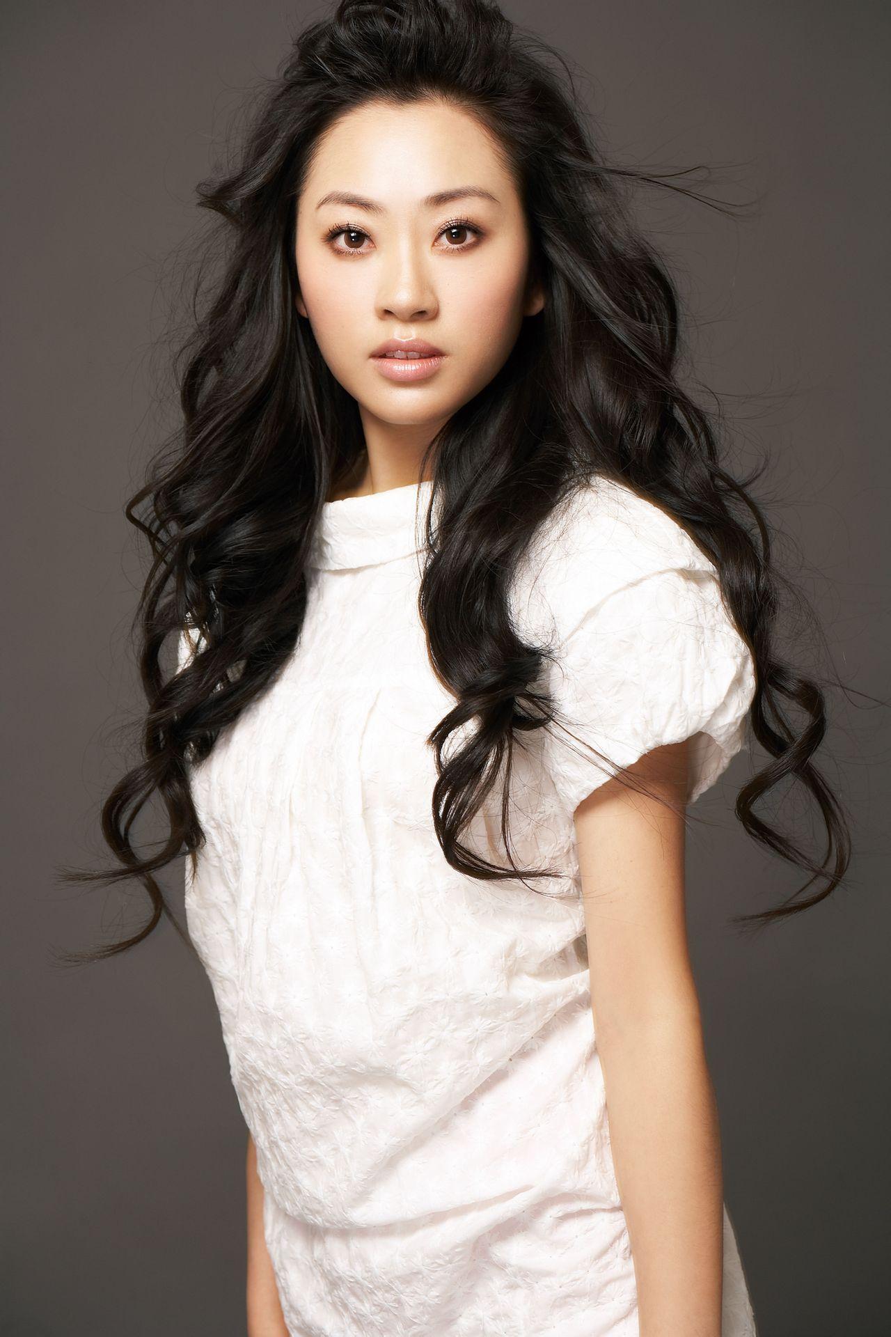 远山,总政歌剧团女高音歌唱家金婷婷演唱歌曲,收录于