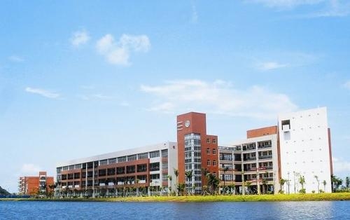 天津大学仁爱学院2.天津外国语大学滨海外事