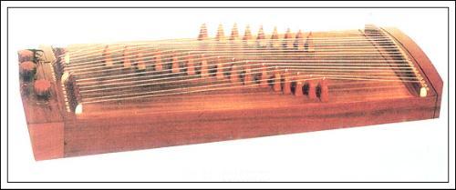 瑟,古老的汉族   弹弦乐器,共有二十五根弦.