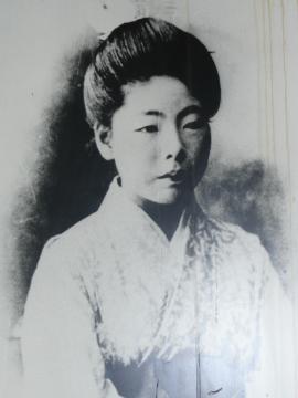 野上弥生子(1885～1985)日本女作家,翻译家.原名八重子.