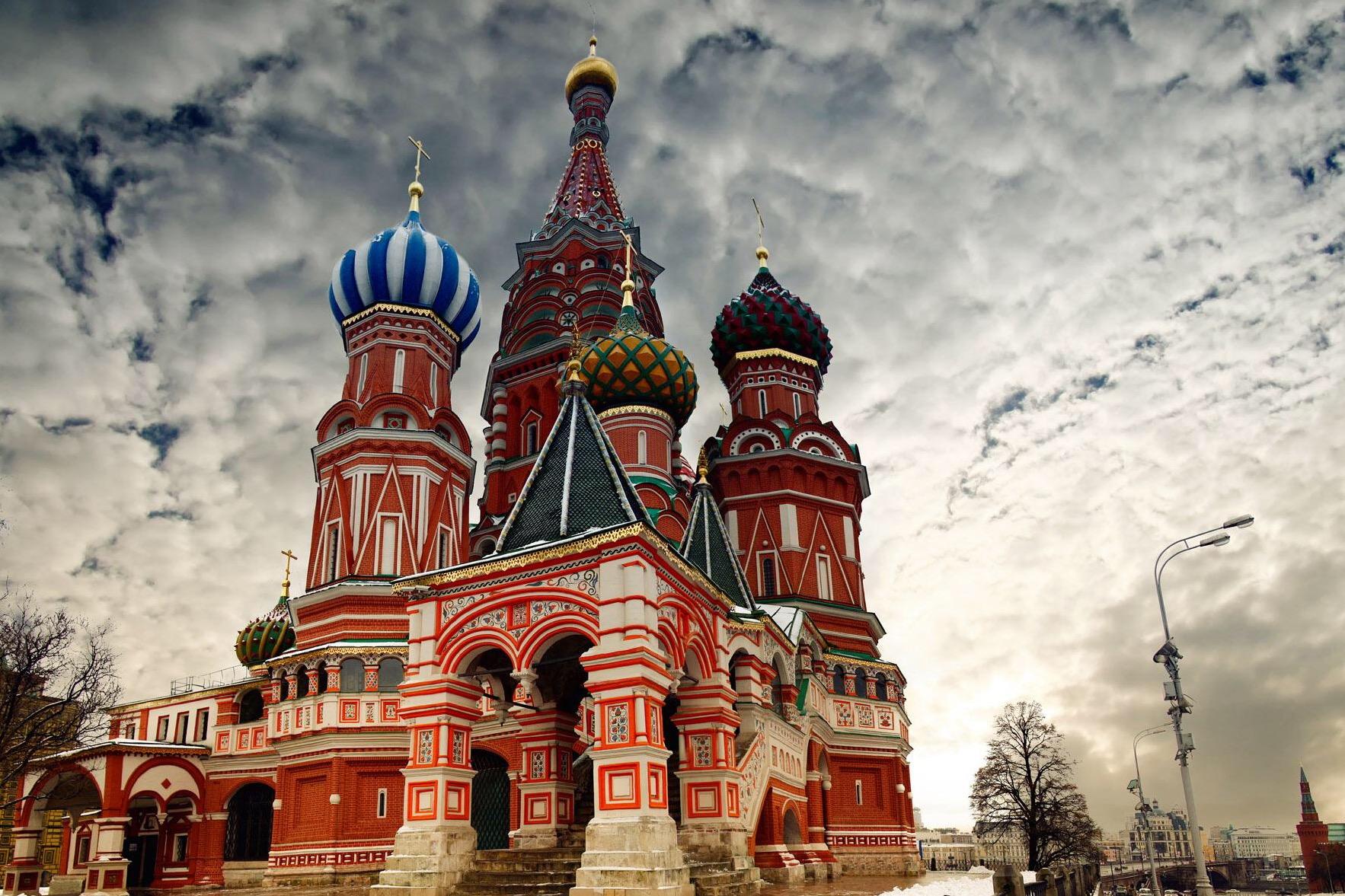 俄罗斯建筑(2)俄罗斯建筑是具有俄罗斯民族特点的建筑,形成于12世纪末