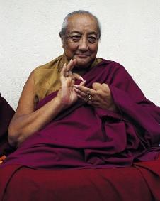 也是著名的《西藏生死书》      索甲仁波切)的上师蒋扬钦哲仁波切仍