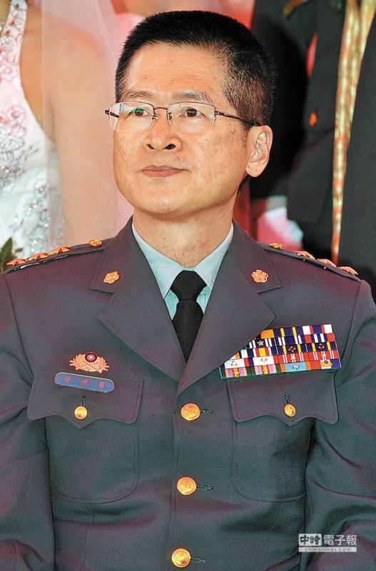 严德发,男,祖籍江苏南京,台湾军方高级将领,陆军二级上将.