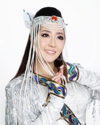 格格,原名蒙克其其格,著名蒙古族青年女歌手.