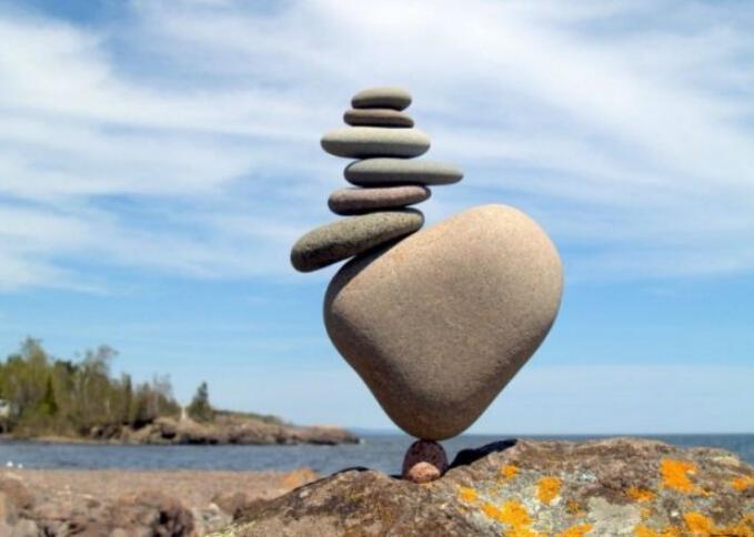 平衡力是指当一个物体受到两个力的作用时,该物体能够保持静止状态或