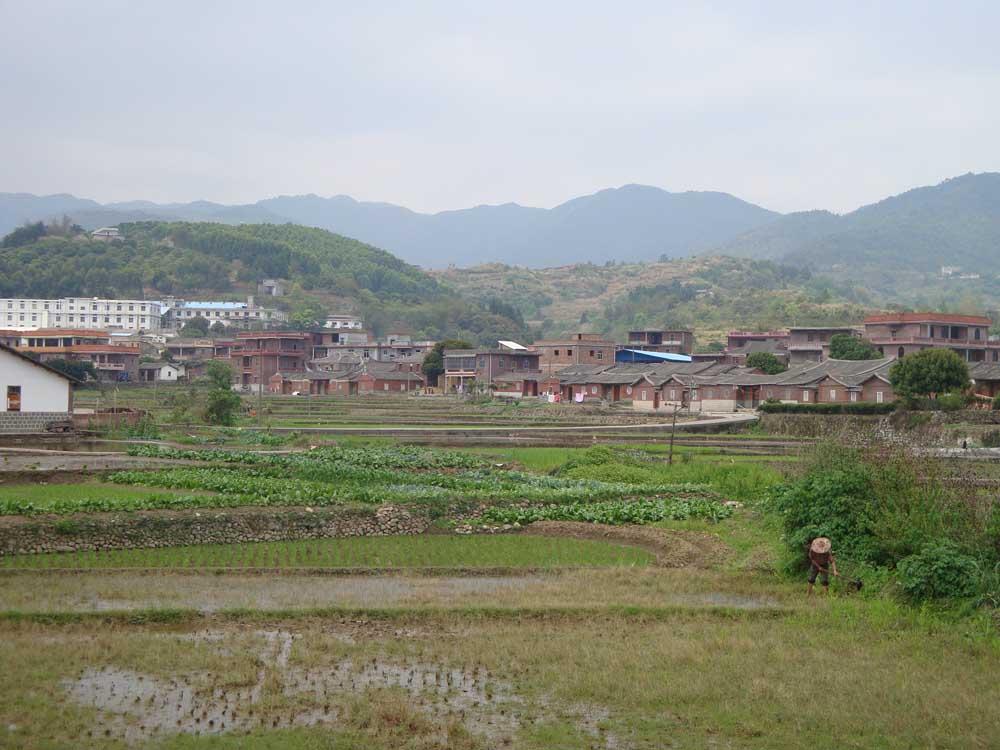 坊前村位于福建省泉州南安市诗山镇政府驻地西1.