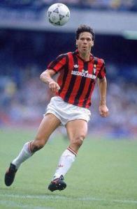 前锋(足球运动位置名称)