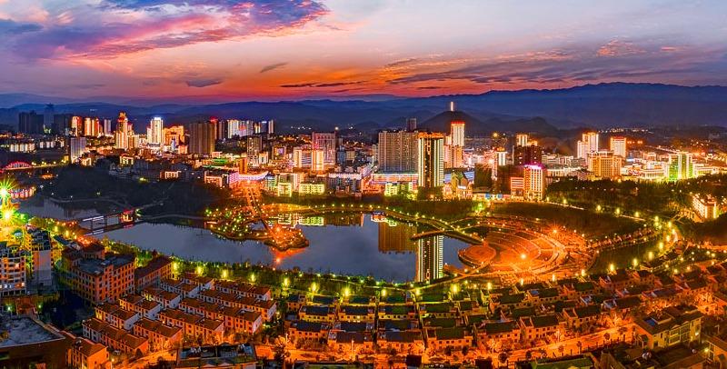 红果镇,隶属贵州省六盘水市盘州市,被誉为世界古银杏之乡,"江南煤都的