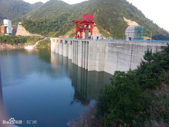 皂市水利枢纽位于洞庭湖水系澧水流域的i级支流渫水