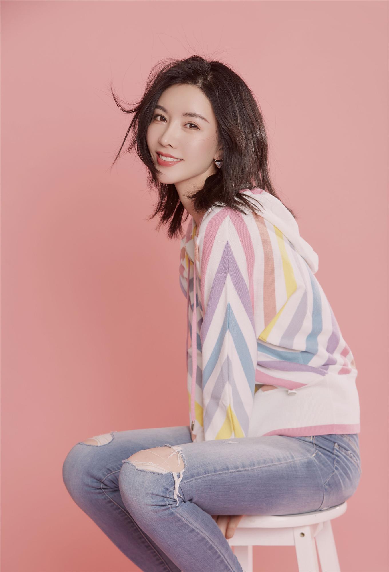 刘亦彤    (1993年-),毕业于美国南加利福尼亚大学,中国内地女演员.