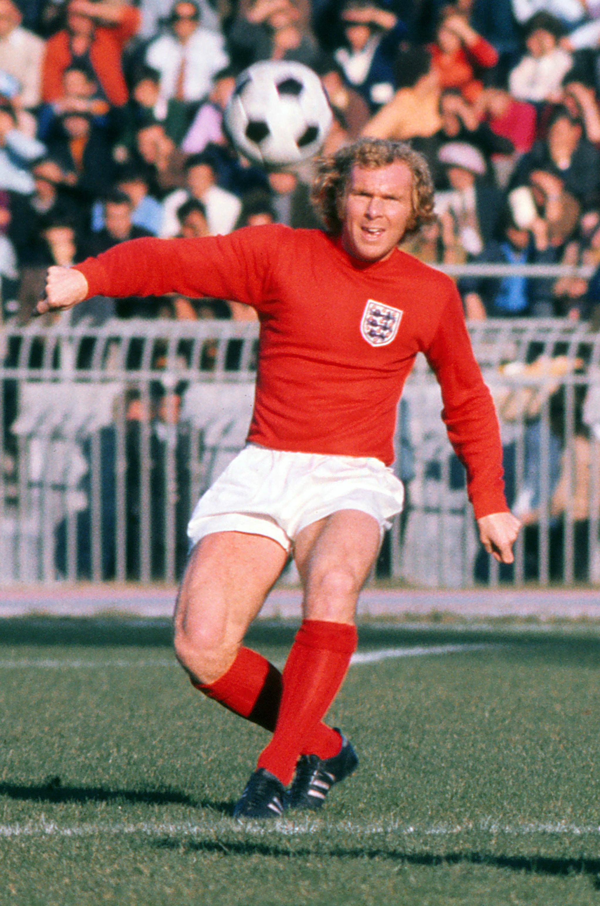 博比·穆尔(bobby moore),1941年4月12日出生于英国首都伦敦