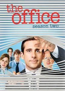 《the office》是一部喜剧电视剧,由史蒂夫卡莱尔,詹纳费雪,约翰克兰